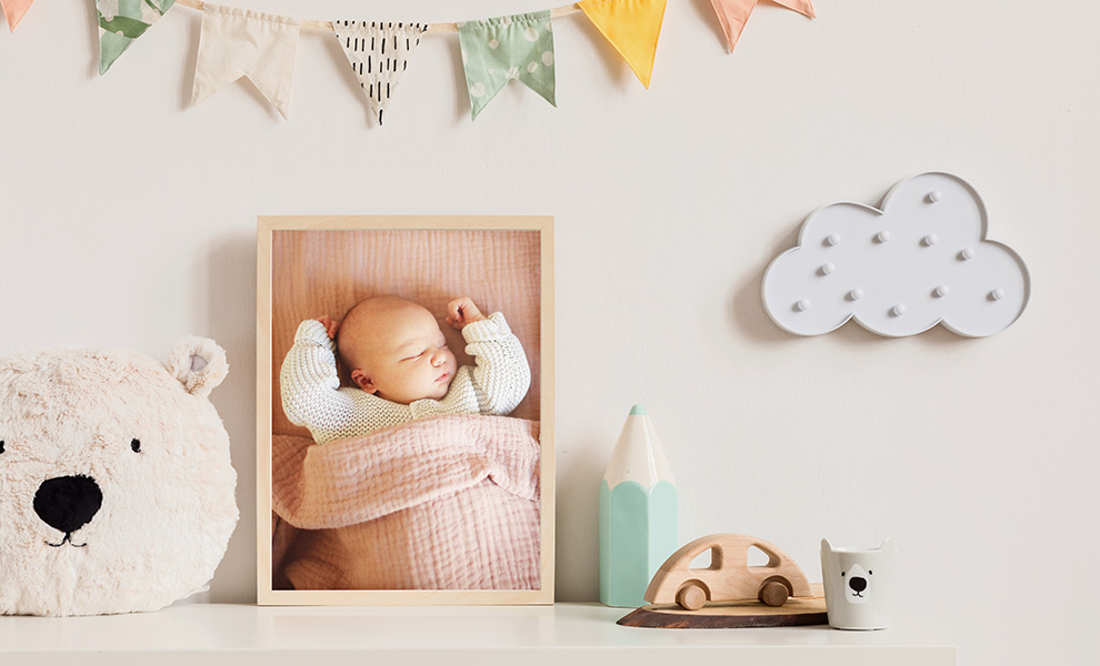 Inredning av baby sovrum: inramad poster Inredning av baby sovrum: inramad poster